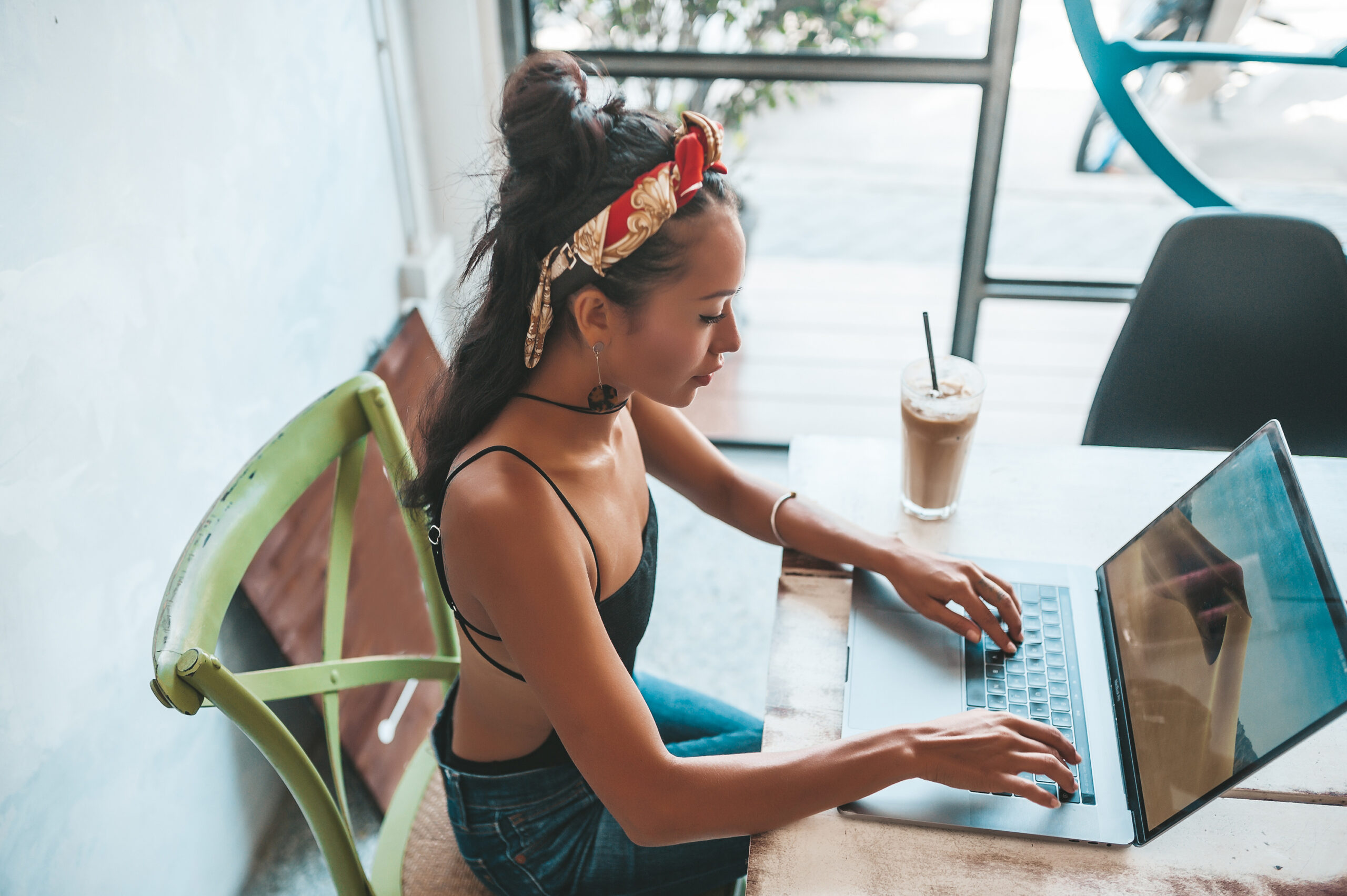 Digital nomad working from coffee shop
