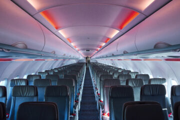 Play low-cost airline